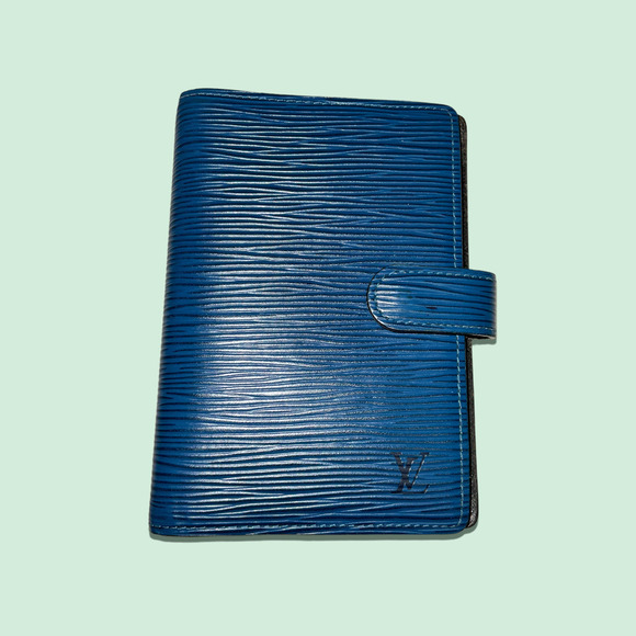 LOUIS VUITTON  Blue Epi leather Small  Ring Agenda Cover. - Picture 16 of 16